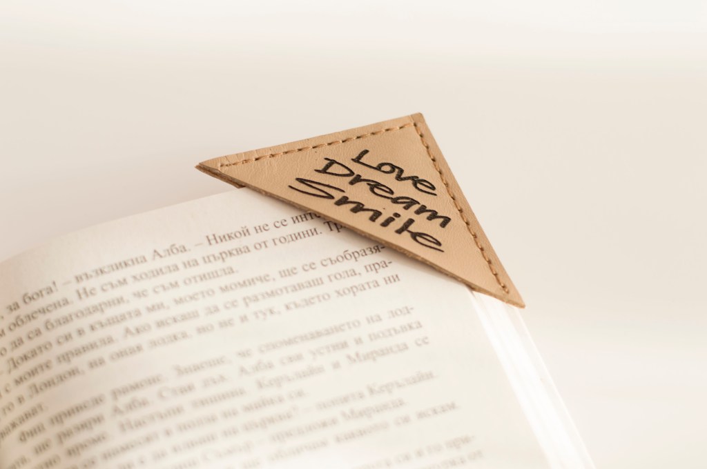 Мини (ъглов) кожен книгоразделител / Mini (corner) leather&nbsp;bookmark