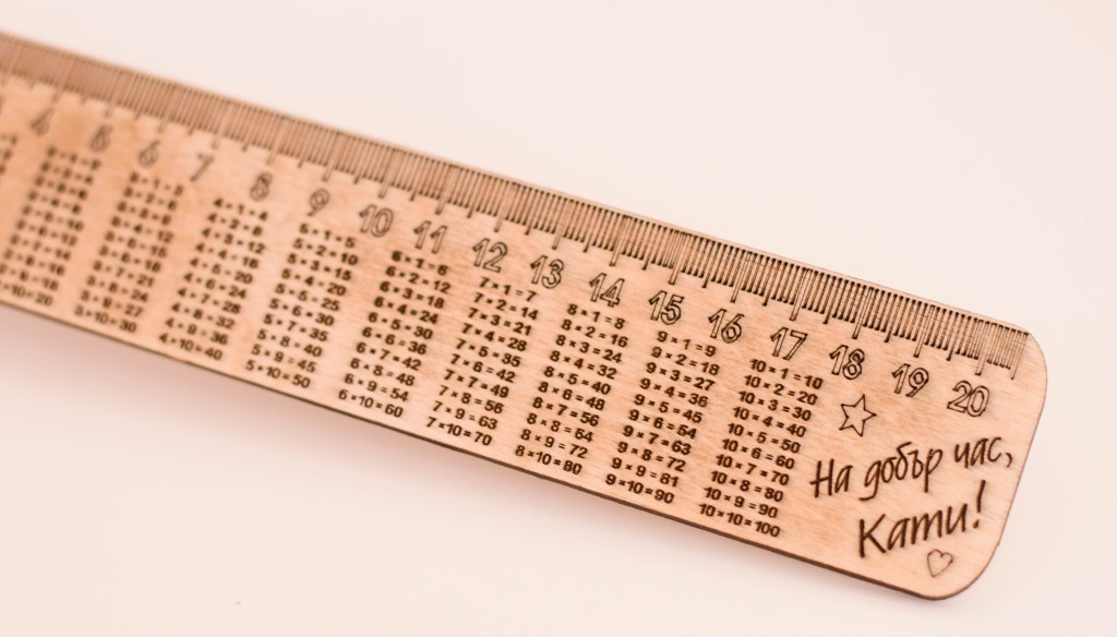 Дървена линийка с таблица за умножение / Wooden ruler with multiplication&nbsp;table